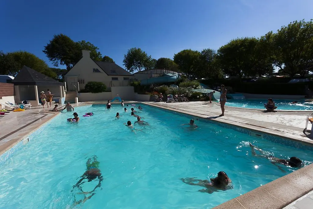 Campsite Camping Du Poulquer Villa Benodet
